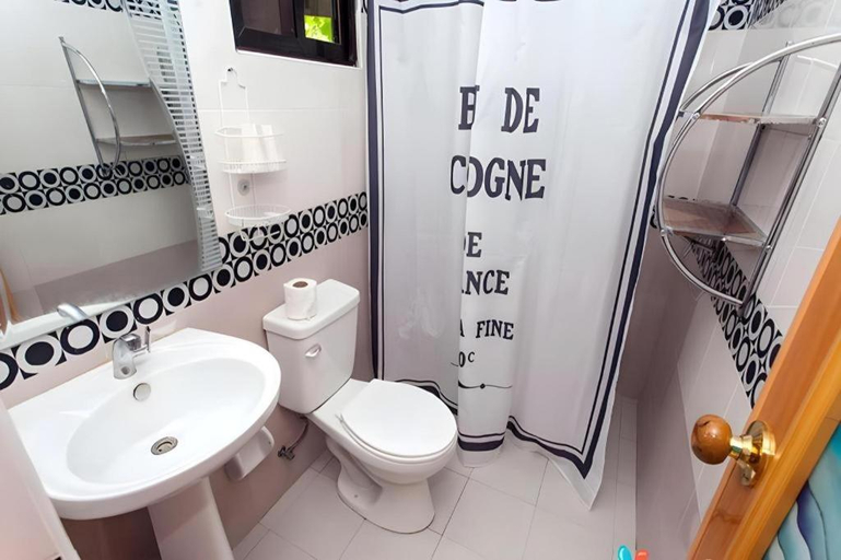 Bathroom, Palm Grove Saud Holiday Complex Hotel, Pagudpud