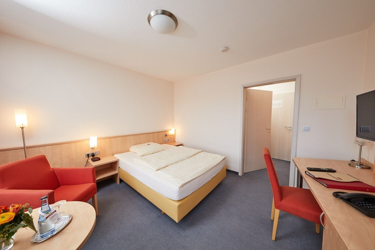 Bedroom 5, Hotel Filderland - Stuttgart Messe Airport, Esslingen