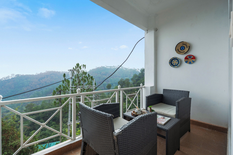 Property grounds 5, ELIVAAS Beyond the Curb Villa, Solan