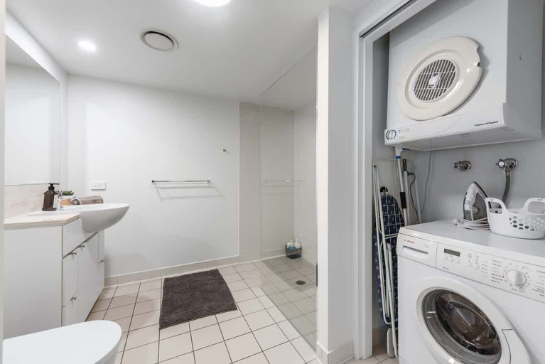 Interior 3, Hot in the City! 2bed/2bath/2car/study/pool/views, Brisbane