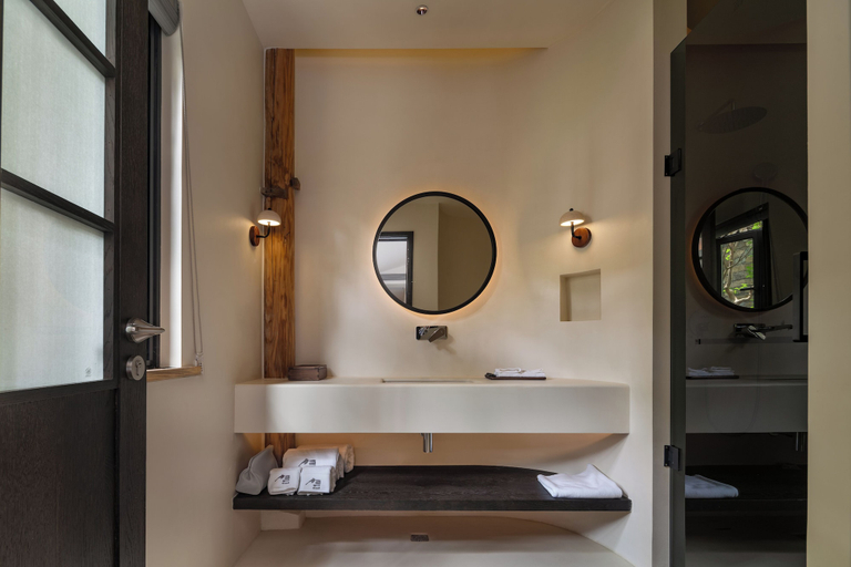 Bathroom 2, Qimen Wentang Wumingchu Hotel, Huangshan