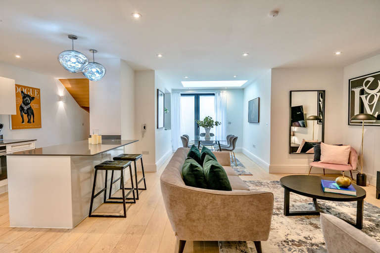 Living area 5, The Courtyard Clause at No. 64, London