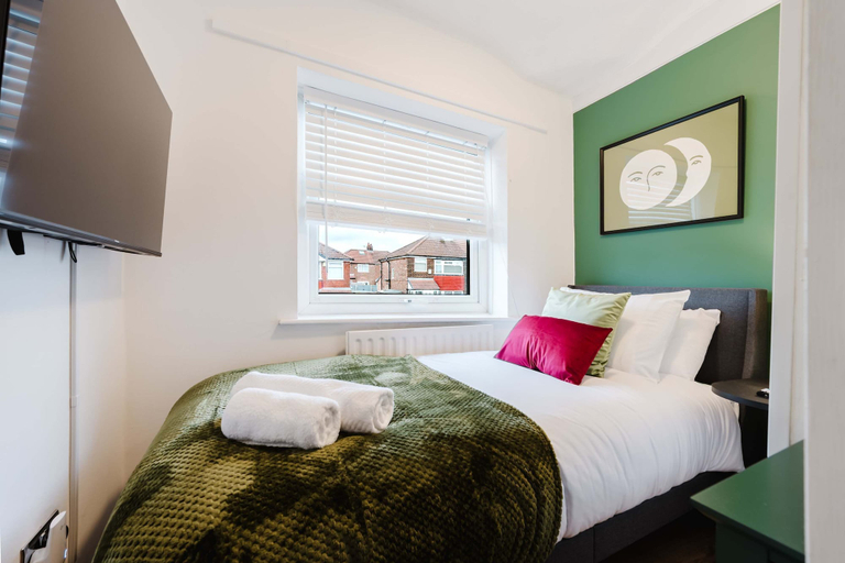 Room 2, Etihad Co-op Live 3-bed Free Parking, Tameside
