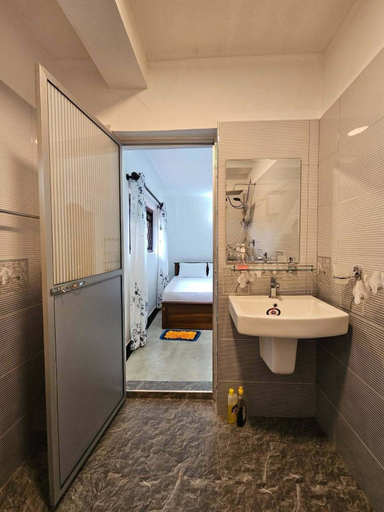 Bathroom 2, The ritz villa Nuwaraeliya, Nuwara Eliya