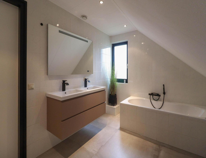 Bathroom 2, Beach Villa With Sauna in Makkum, Wûnseradiel