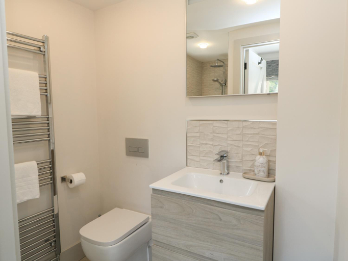 Bathroom 3, 12 Manor Farm Close, Oxfordshire