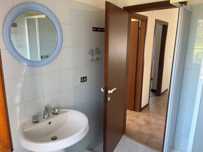 Bathroom 5, Casa di Matteo, Taranto