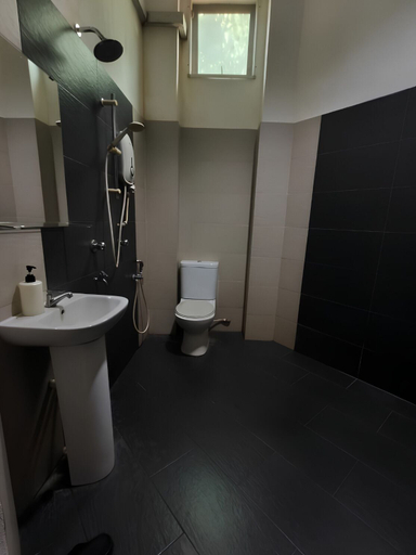 Bathroom 5, Tanjong Inn by StayZy, Kota Bharu