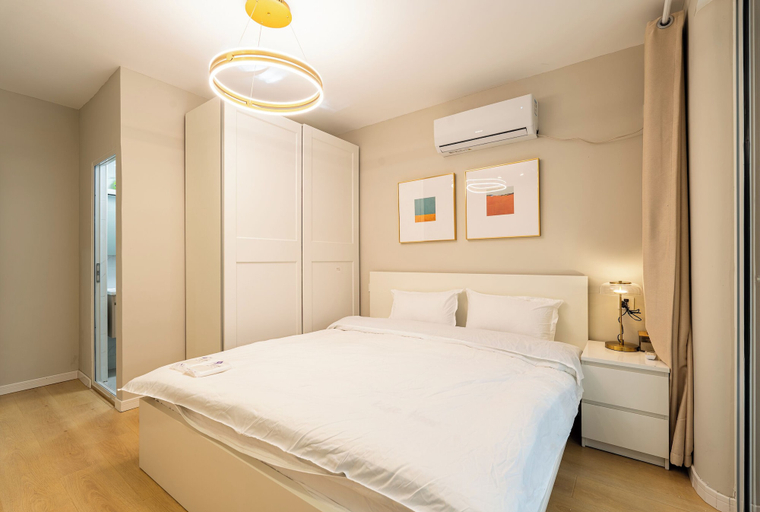 Room 3, Shanghai Hills & Linghu's Transit Prime, Shanghai