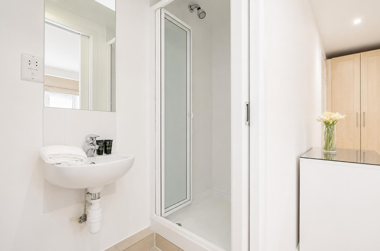 Bathroom 3, Roomspace Serviced Apartments - Kew Bridge Court, London