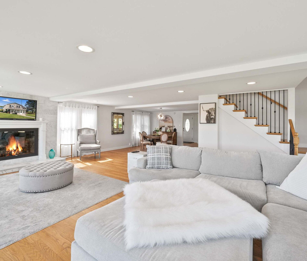 Interior 5, Lakefront Retreat With Hot Tub, Lake