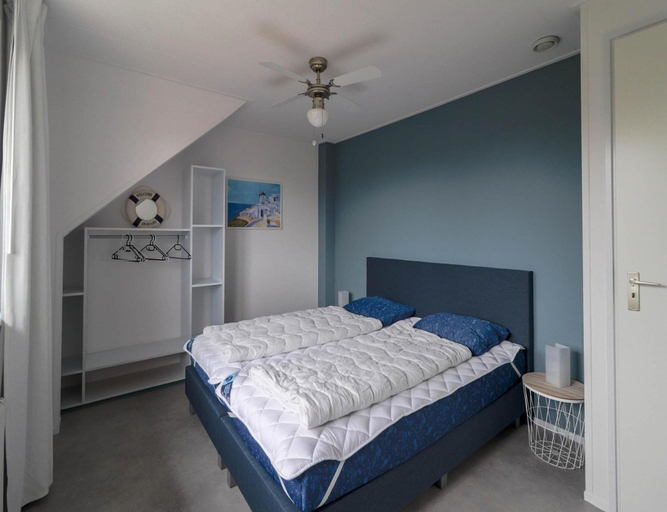 Room 5, Beach Villa With Sauna in Makkum, Wûnseradiel