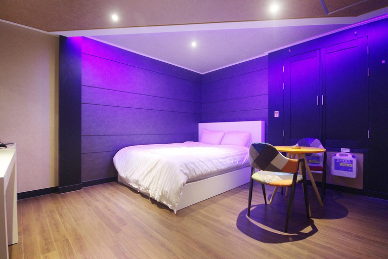 Bedroom 3, King Motel, Jinju