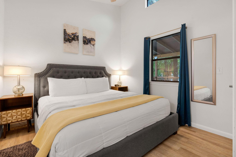 Bedroom 2, Bluebonnet Waterfront Cottage with Hot Tub, Gillespie