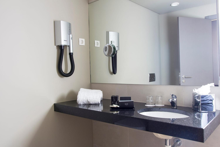 Bathroom 3, Melia Setubal Hotel, Setúbal
