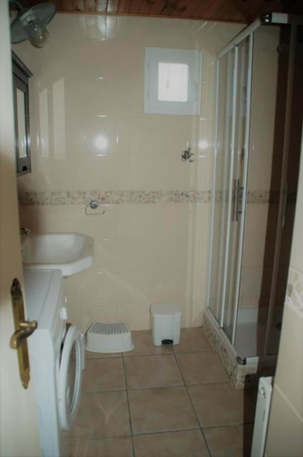 Bathroom 5, Roussel, Tarn-et-Garonne