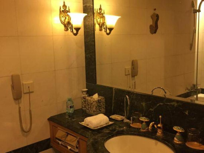 Bathroom 5, Beijing Friendship Hotel Grand Building, Beijing