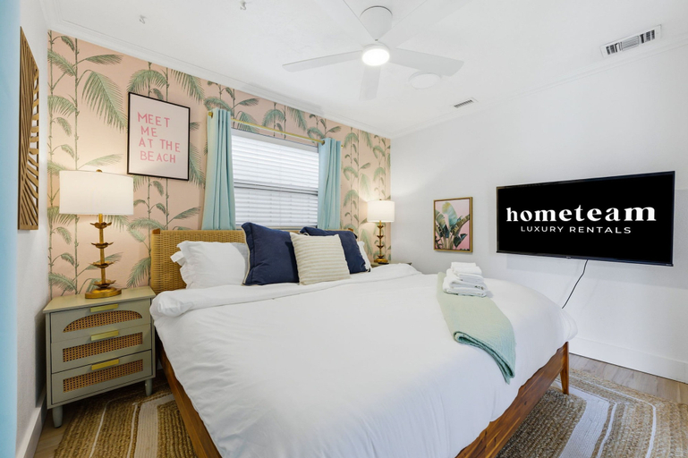 Room 3, 4 Br Oasis Pool Tiki Hut Hot Tub Ping Pong Arcade, Pinellas