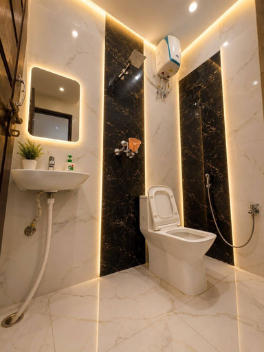 Bathroom 4, Shri Radha Raman Palace, Varanasi