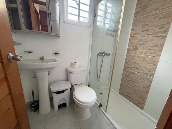 Bathroom 5, Palma real, Santiago de los Caballeros