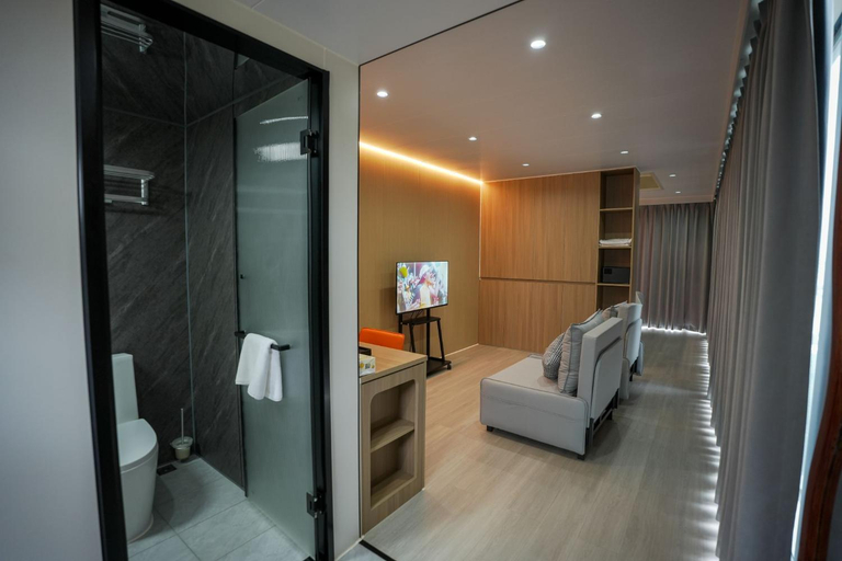 5, Sea Side Resort, Kusini