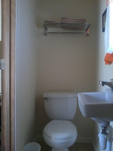 Bathroom 5, Hiland Terrace Hotel, Westmoreland