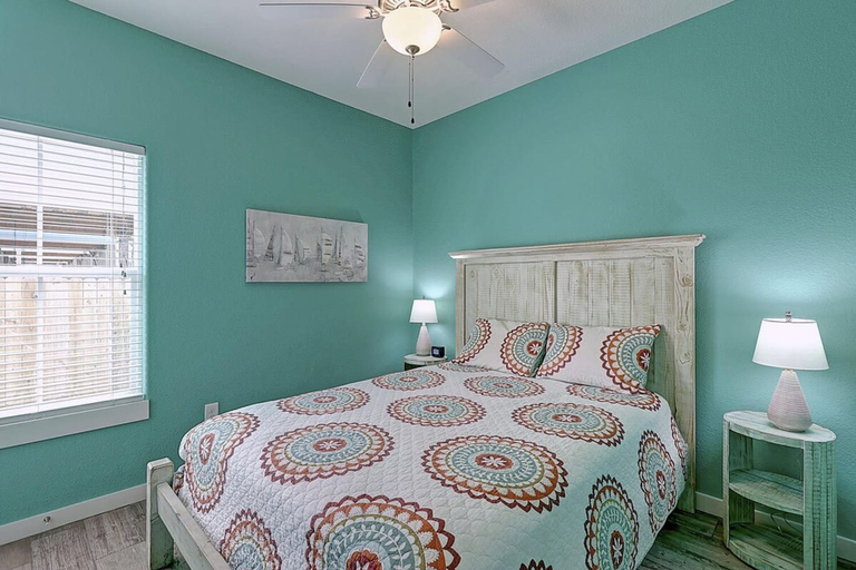 Room 2, Blue Wave Community Pool Family Friendly Sleeps 10, Nueces