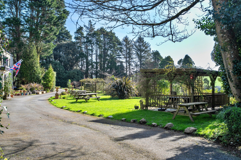 Garden, Beach Cottage With Hut for 9, Devon
