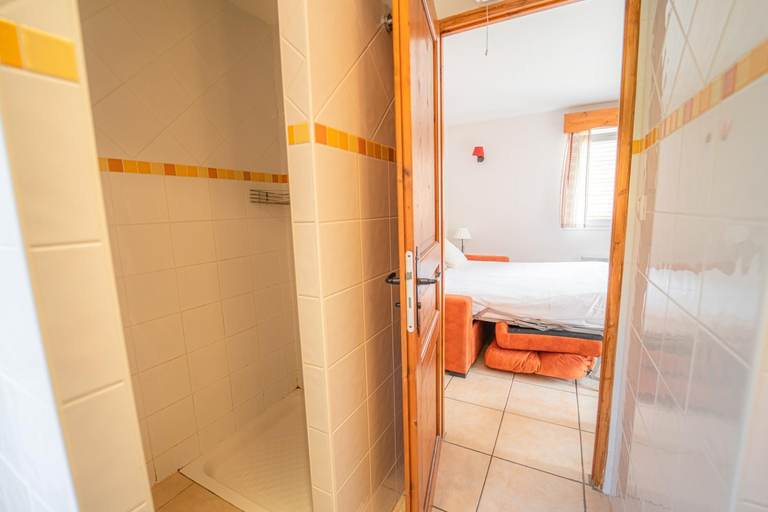 Bathroom 3, Village de gites Les Chalets de l'Aubrac, Lozère