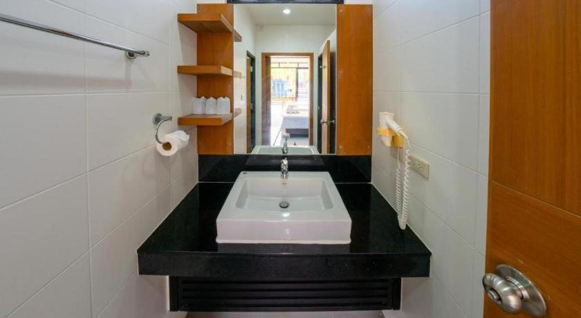 Bathroom 4, Nongnooch Garden Resort, Sattahip