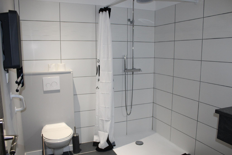 Bathroom 4, Aux p'tits bonheurs la grange, Pas-de-Calais