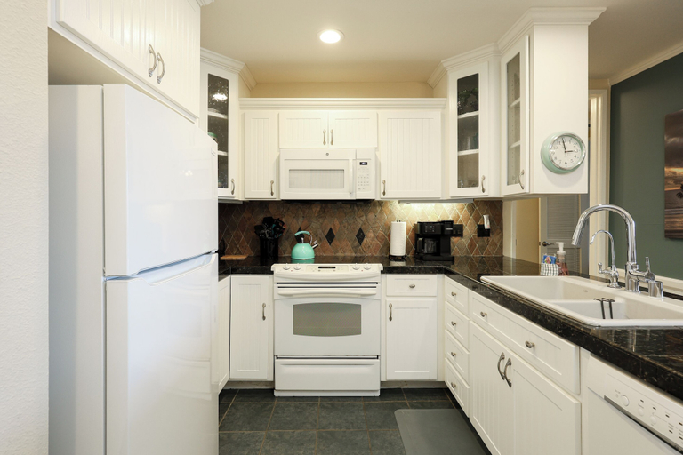 Private kitchen 2, Beautiful Ocean Views From Rooftop Deck in This 2 Bedroom Unit!, San Diego