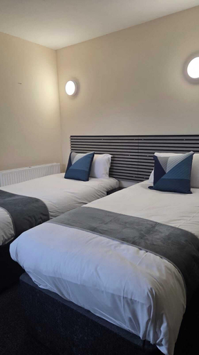 Bedroom 2, Devonshire House Hotel, Sefton