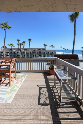 Property grounds 5, Beautiful Ocean Views From Rooftop Deck in This 2 Bedroom Unit!, San Diego