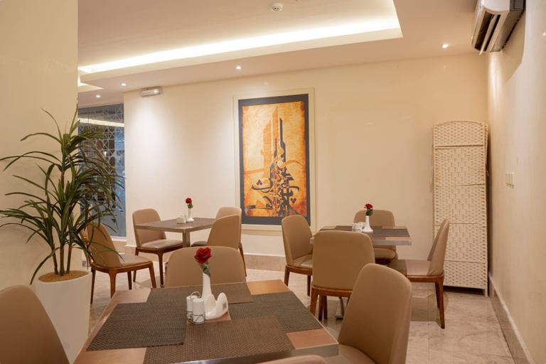 Food & Drinks 4, Al Muhaidb Residence Al Takhasossi 2 - Economic, Riyadh