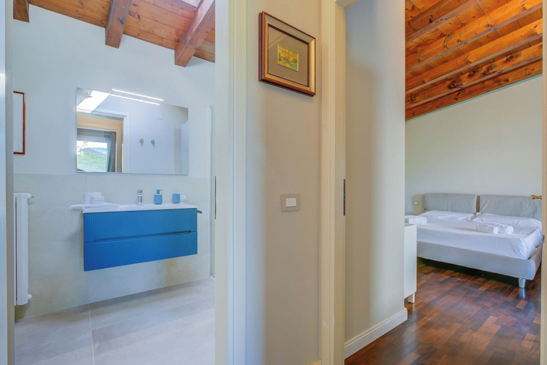 Bathroom 2, Paul Spacious Central Apart & Garage, Brescia