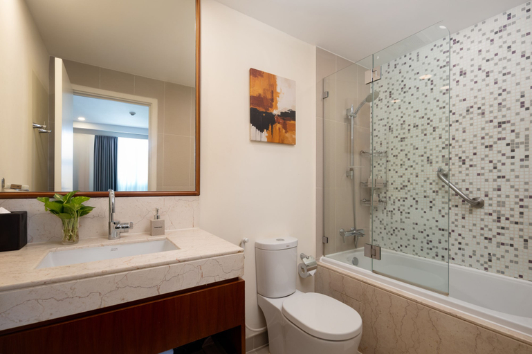 Bathroom 5, Central Mansions Hotel and Apartments, Phnom Penh