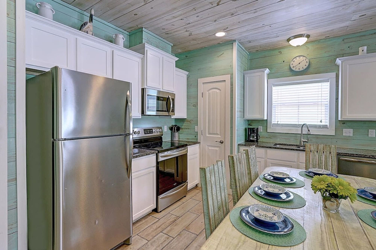 Room 5, Blue Wave Community Pool Family Friendly Sleeps 10, Nueces
