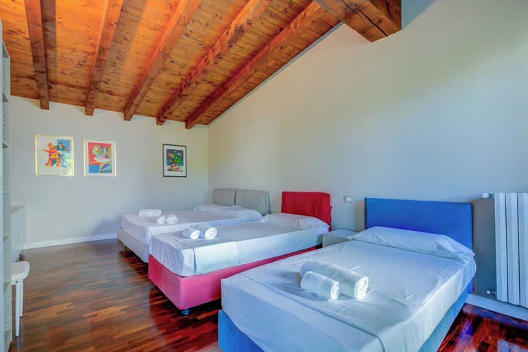 Room 4, Paul Spacious Central Apart & Garage, Brescia