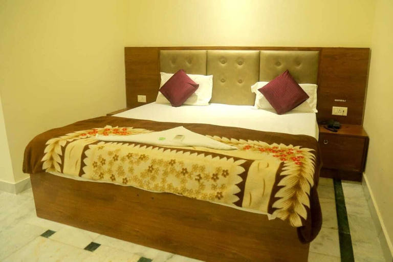Room 3, MM TAJ STAY, Agra