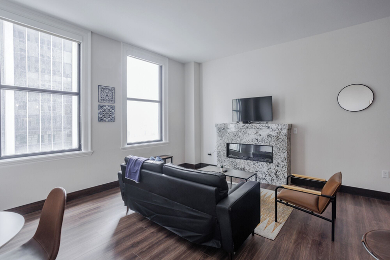 Room 3, CozySuites - Sky Central, Cincinnati