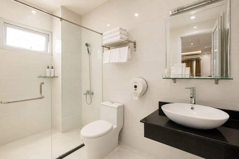 Bathroom 3, Thu Ha Airport Hotel, Tân Bình