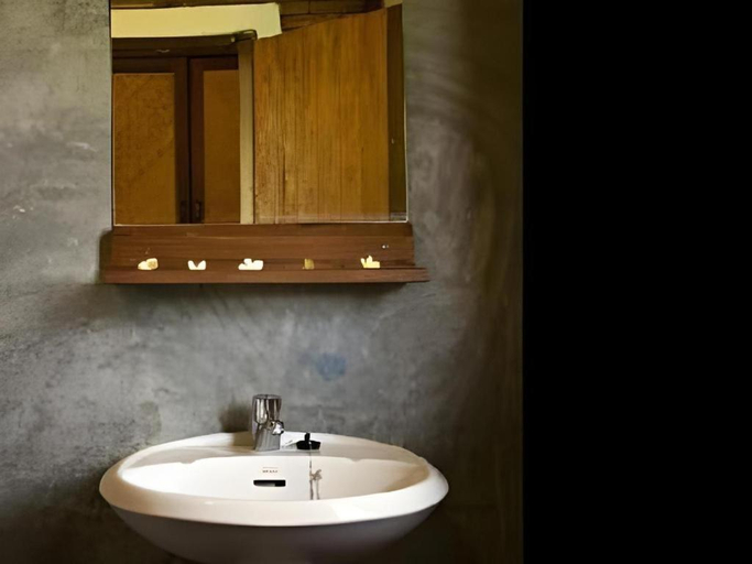 Bathroom 3, Pailove & Baanchonphao Resort, Pai