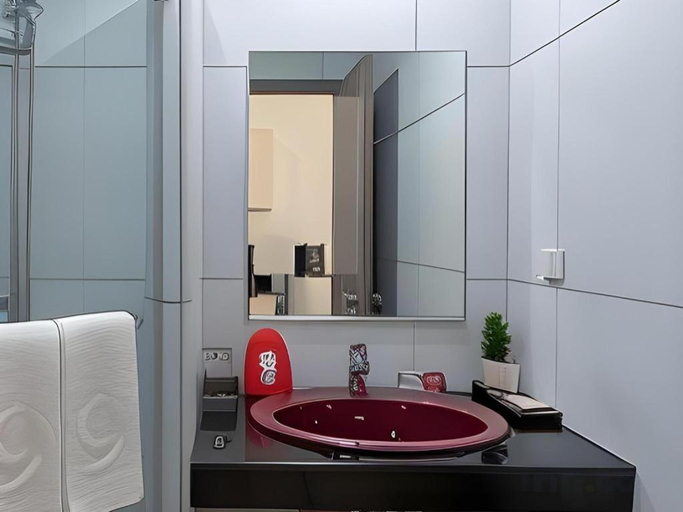 Bathroom 4, Studio 89 Katipunan QC, Quezon City