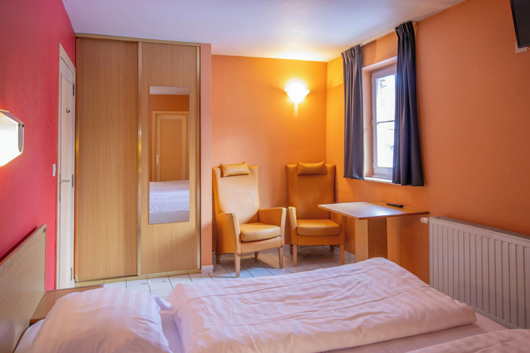 Bedroom 4, Blanckthys Hotel Voeren - digital check-in, key by email or SMS, Limburg