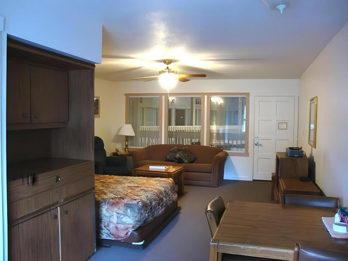 Bedroom, Roundhouse Resort by VRI Resorts, Navajo