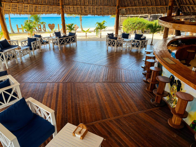 Food & Drinks, Tiki Beach Lite, Kusini