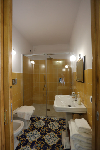 Bathroom 4, Casa Cuseni, UNESCO Intangible Cultural Heritage, Messina