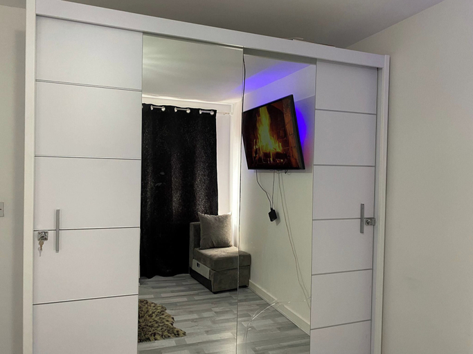 Interior 4, Apartment Sleeps 6 With Parking, London