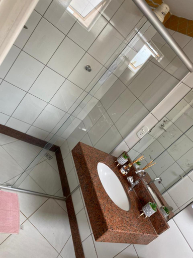 Bathroom 3, Hotel Cascata, Capelinha